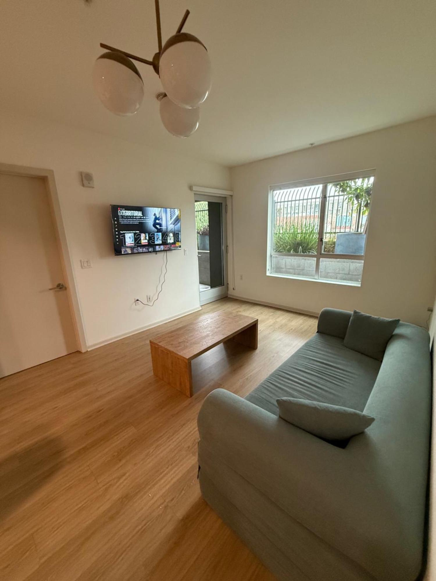 1br W Patio In Hollywood!! Los Angeles